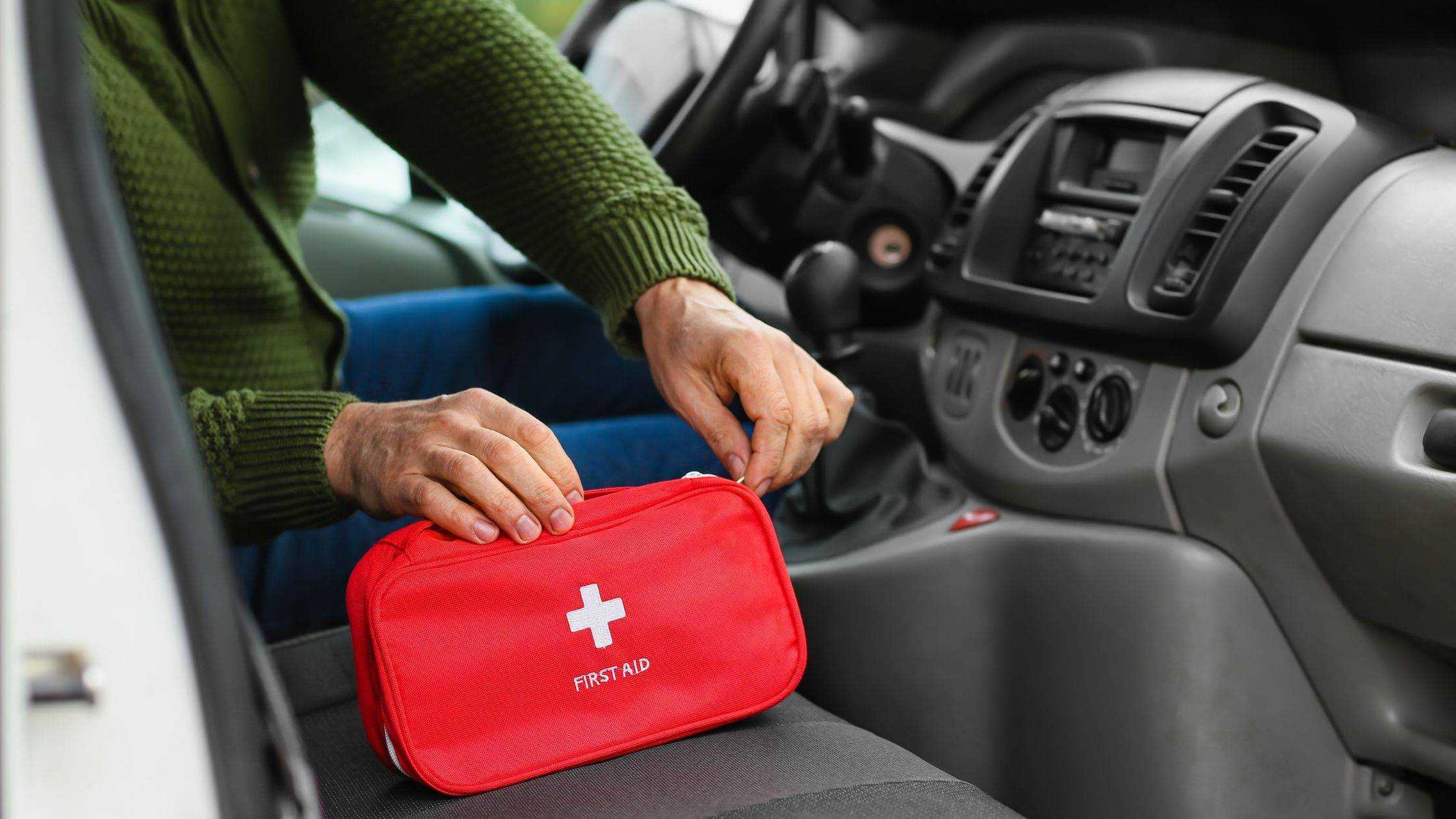 10 Essential Items in Your Car Emergency Kit